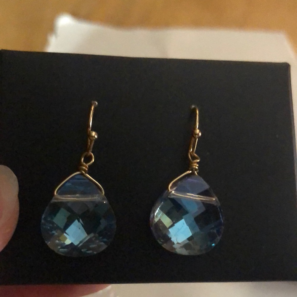 Avon teardrop earrings nwt !!